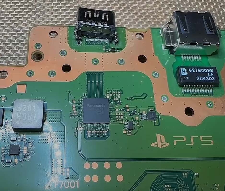 Damaged PS5 HDMI connector with bent pins